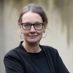 Porträt von Stephanie Schmoliner