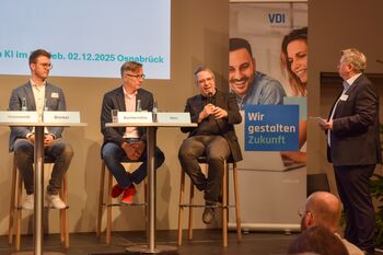 Erstes Panel der Veranstaltung: "Der Wandel von Betrieben durch KI"