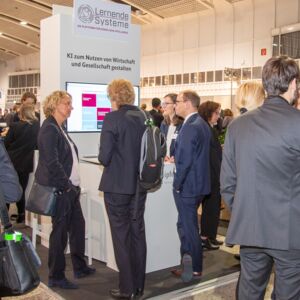 Impression vom Stand der Plattform Lernende Systeme © Thilo Schoch