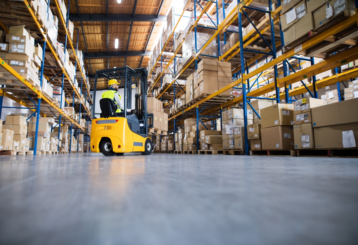 A forklift truck in a hall is shown in the photo.
